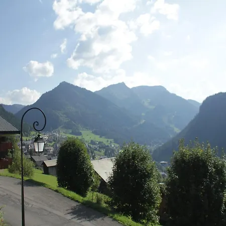 In Le Hameau Near Cable Car Apartman *
